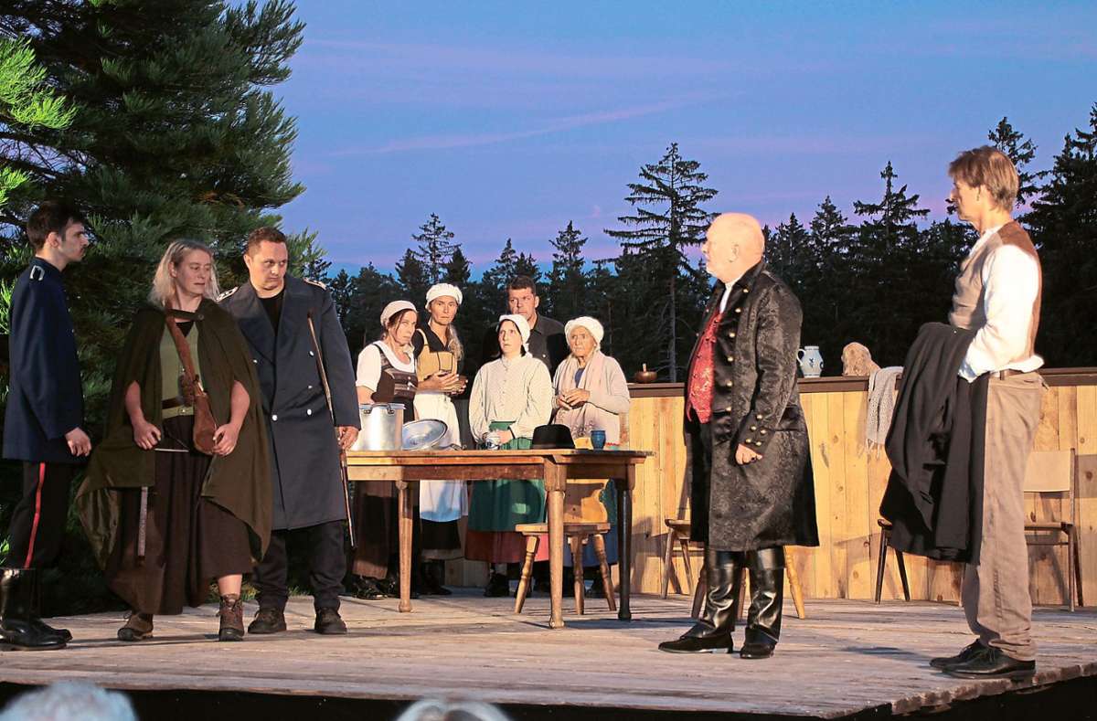 	Bild 2	von 2	 Die Premiere des Schauspiels 